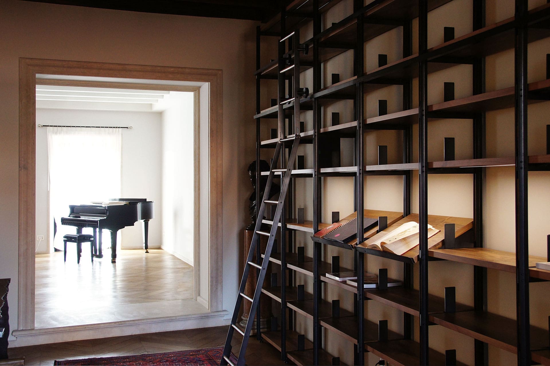 Tecnica Bookshelf